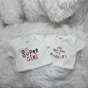 Gerber 1 set of 2 onesies 3-6 months